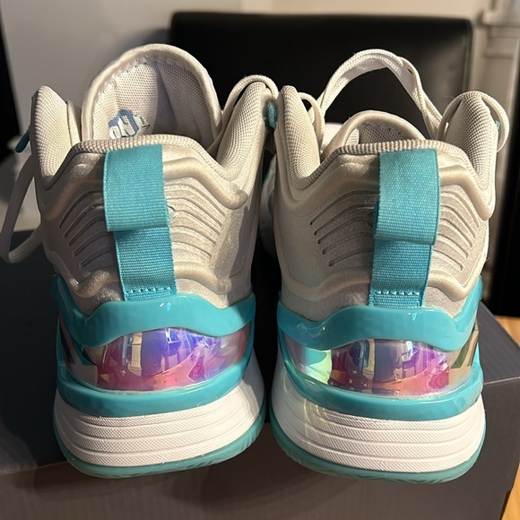 Adidas unisex basketball shoe - Picture 3 of 11